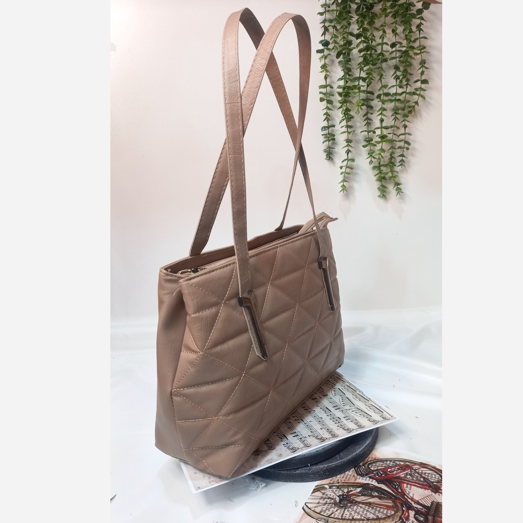 کیف دستی PRADA + اشانتیون یک عدد کیف آرایشی